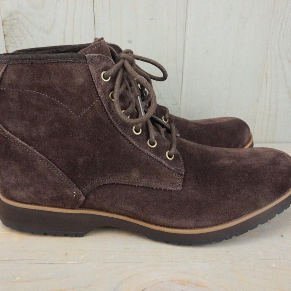 UGG MOREAU MENS WINTER BOOTS NEW IN BOX